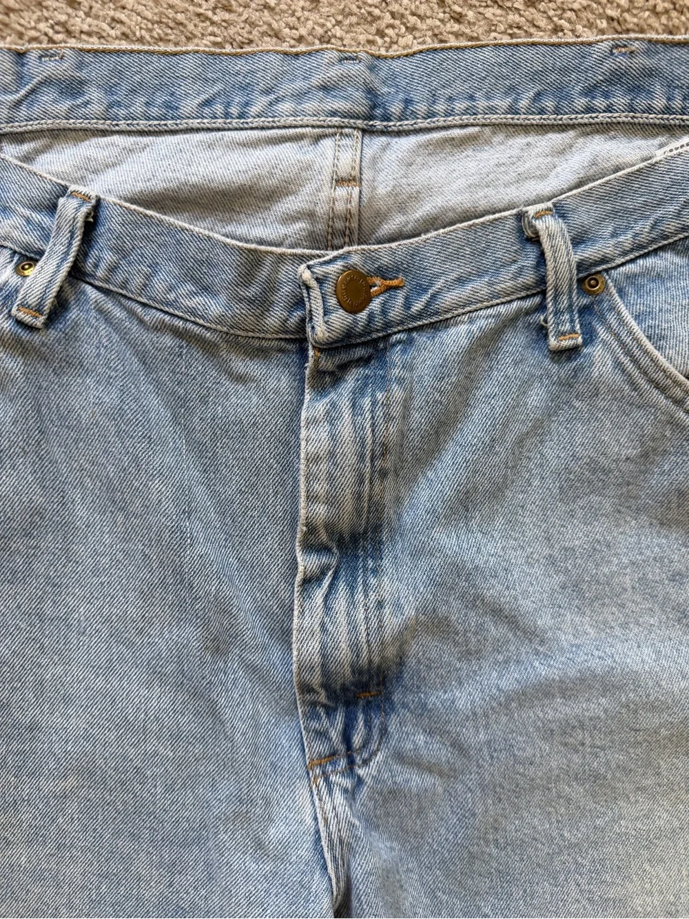 VTG ~ 1990s ~ Wrangler Authentics ~Light Wash Regular Fit Denim Jeans ~ 40x30
